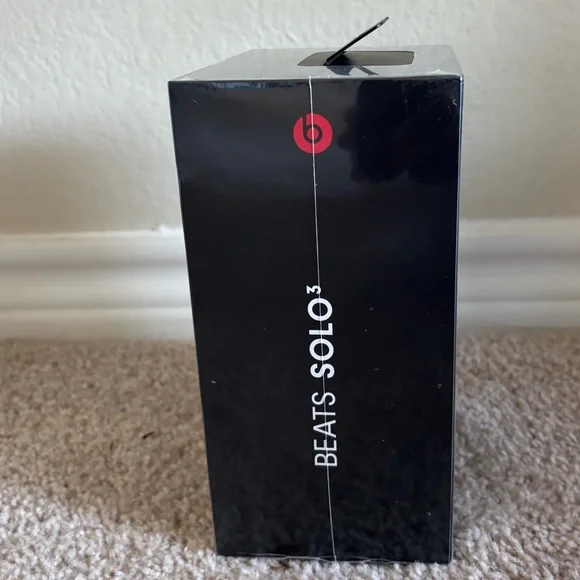 Beats Solo 3 Headphones - Picture 2 of 5